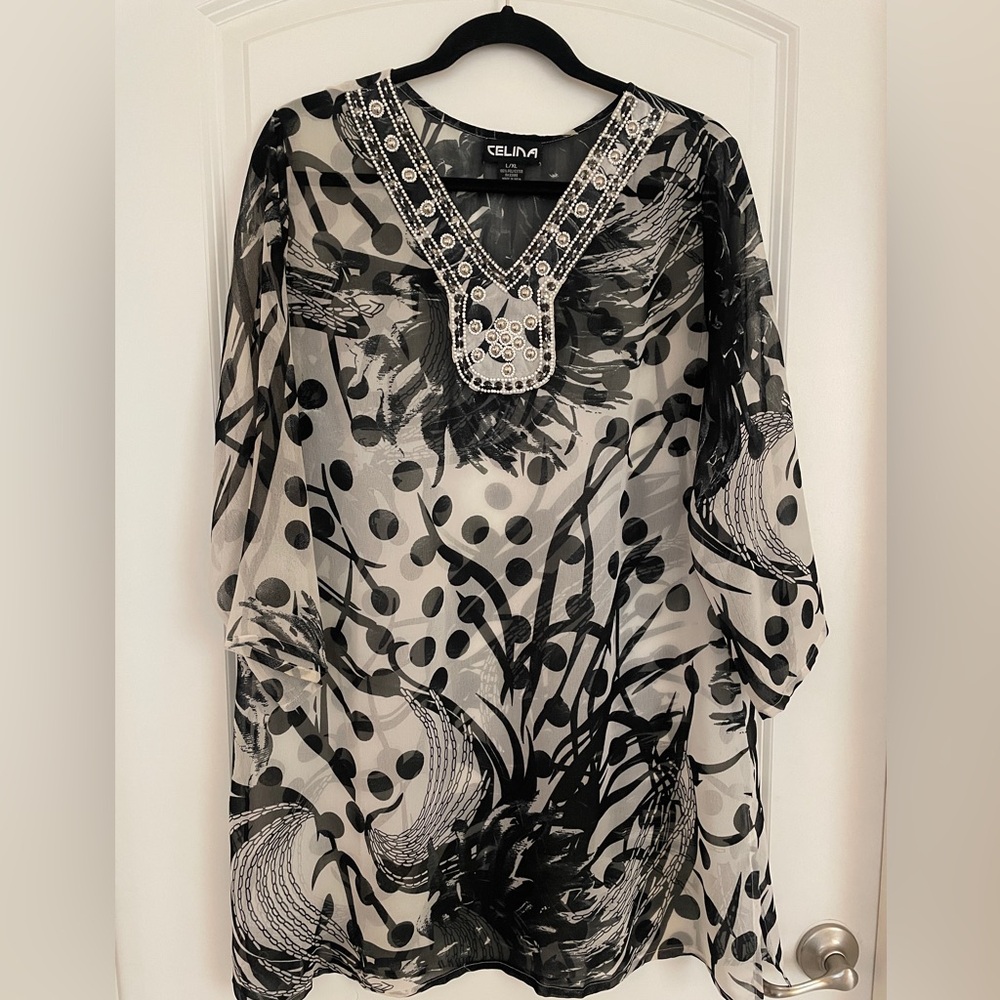 Beach Coverup/Tunic in Black and White